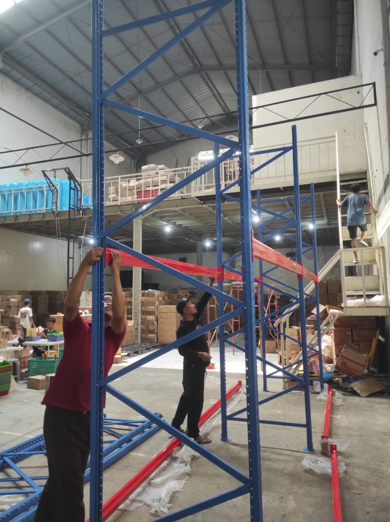 RAK GUDANG HEAVY DUTY TIPE RR-1000 DI PENJARINGAN JAKARTA UTARA | KAPASITAS 1 TON PER LEVEL, TINGGI 4 METER, 4 UNIT, COCOK UNTUK GUDANG / PERGUDANGAN PENYIMPANAN PABRIK INDUSTRI BESAR | Rajarakgudang.co.id