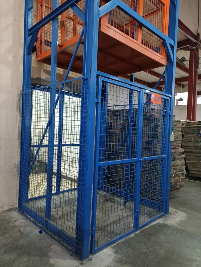 LIFT BARANG VERTIKAL / CARGO LIFT TIPE SJP-1000 UNTUK GUDANG, RUKO & PABRIK
