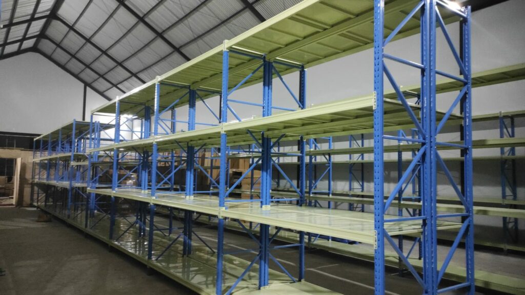 RAK BESI GUDANG MEDIUM DUTY SUSUN SERBAGUNA TIPE RR-500, 4 LEVEL, KAPASITAS (KEKUATAN) LOAD MAX 500KG/LEVEL SHELVING ATAU 2 TON PER UNIT | UKURAN PxL (200x60 CM) x Tinggi (200,250,300 CM) | RAJA RAK GUDANG | KIRIM KE SELURUH INDONESIA