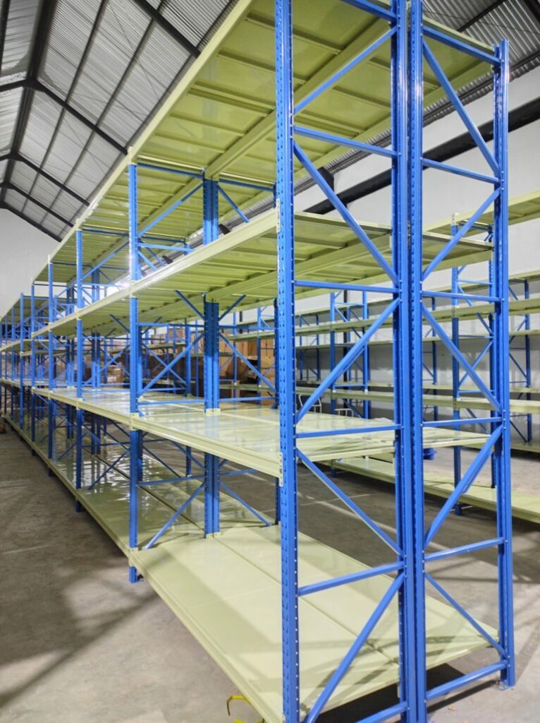 RAK BESI GUDANG MEDIUM DUTY SUSUN SERBAGUNA TIPE RR-500, 4 LEVEL, KAPASITAS (KEKUATAN) LOAD MAX 500KG/LEVEL SHELVING ATAU 2 TON PER UNIT | UKURAN PxL (200x60 CM) x Tinggi (200,250,300 CM) | RAJA RAK GUDANG | KIRIM KE SELURUH INDONESIA