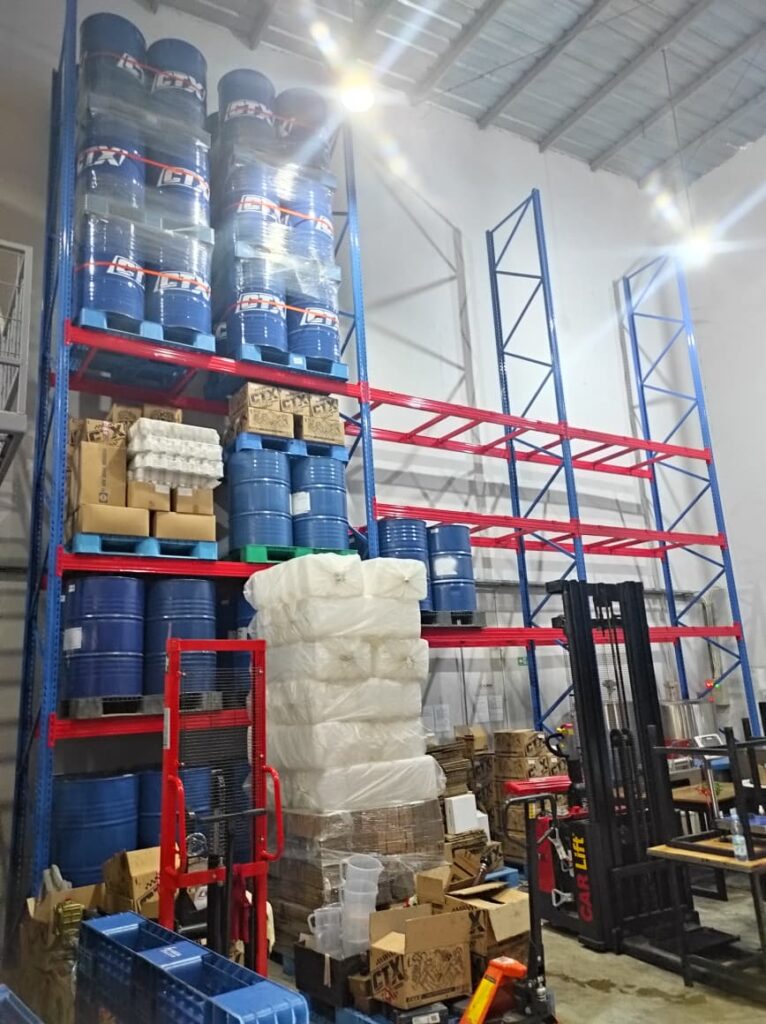 PEMASANGAN RAK GUDANG HEAVY DUTY KAPASITAS 2 TON / LEVEL TINGGI 8 METER DI BATU CEPER TANGERANG OLEH TIM RAJA RAK GUDANG | Rajarakgudang.co.id & Rakgudangheavyduty.com