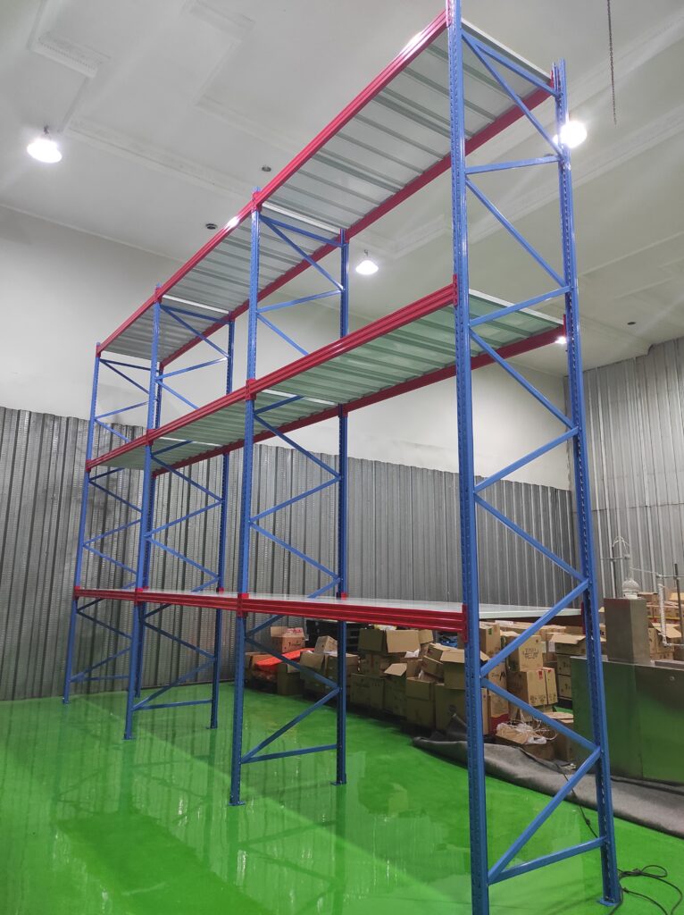 Rak Besi Gudang Heavy Duty Ukuran Besar / Rak Industri Pabrik Warehouse Pergudangan Tipe RR-1000 Kapasitas 1 Ton / Level di Kota Bandung | Rajarakgudang.co.id & Rajarakbesi.id | Raja Rak Gudang