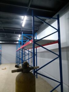 Pemasangan Rak Besi Gudang Heavy Duty Tipe RR-1000 Kapasitas 1 Ton / Level, Ukuran 240x100x300 cm, di Penjaringan, Jakarta Utara oleh Tim RAJA RAK GUDANG | Rajarakgudang.co.id & Rakgudangheavyduty.com