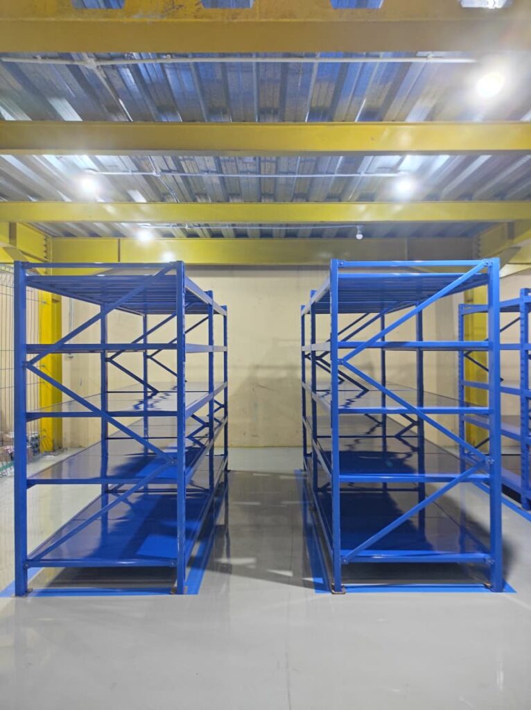 Rak Besi Gudang Susun Light Duty Tipe ZA-300 Ukuran 150x100x200 Cm Warna Full Biru di PLN UP2D Cempaka Putih - Jakarta Pusat oleh Tim RAJA RAK GUDANG (RAJARAKGUDANG.CO.ID)