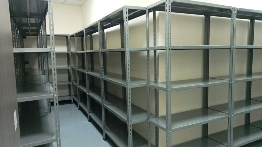 Rak Gudang Siku Besi Lubang di Kawasan Industri Cikarang Selatan - Bekasi oleh Tim RAJA RAK GUDANG