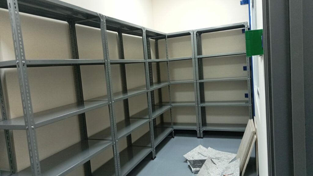 Rak Gudang Siku Besi Lubang di Kawasan Industri Cikarang Selatan - Bekasi oleh Tim RAJA RAK GUDANG