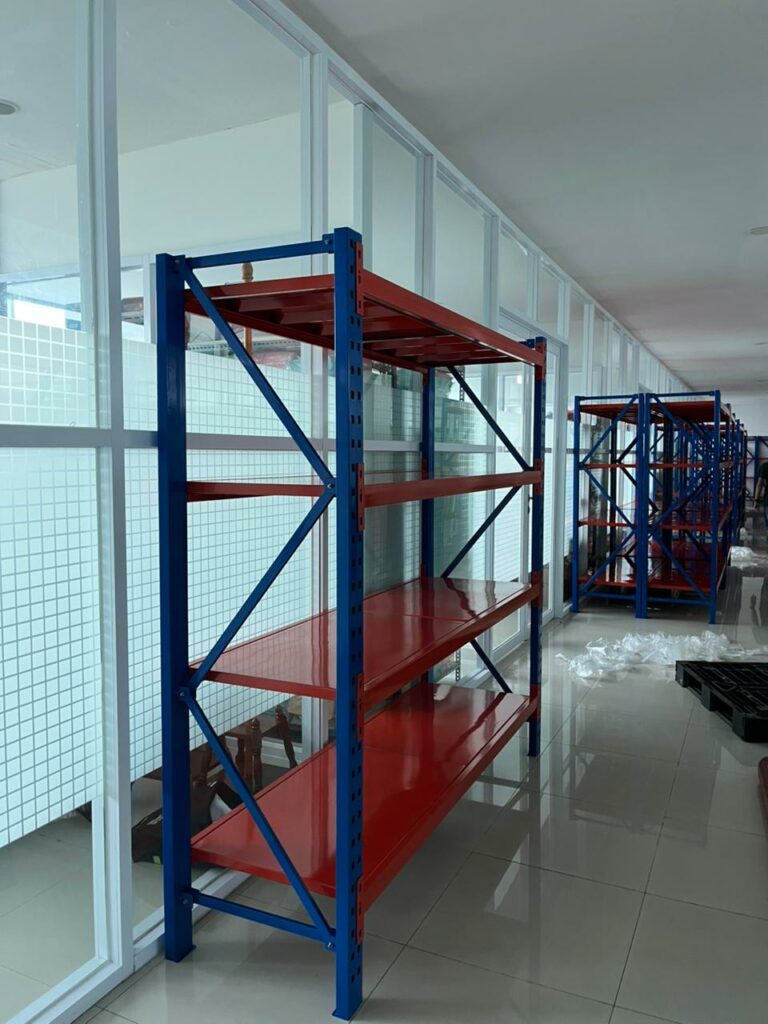 PEMASANGAN RAK BESI GUDANG SUSUN MEDIUM DUTY TIPE ZA-500 DI PERTAMINA PLUMPANG – JAKUT OLEH TIM RAJA RAK GUDANG