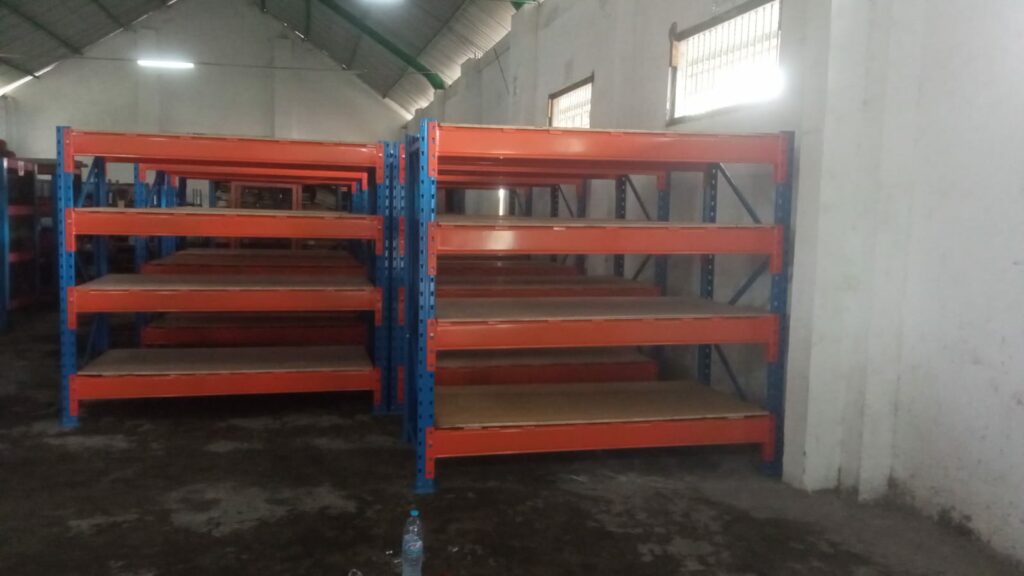 RAK BESI GUDANG PABRIK INDUSTRI BESAR, KIRIM & PASANG KE SURABAYA OLEH TIM RAJA RAK GUDANG